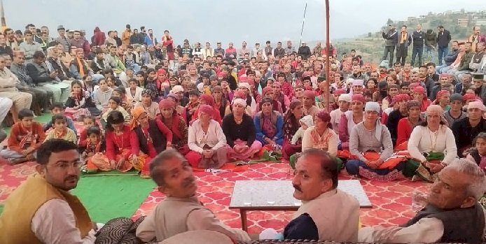 झटका : विकास कार्यों से प्रभावित शिलाई में 52 परिवारों ने थामा भाजपा का दमन, कांग्रेस के गढ़ में सेंध 