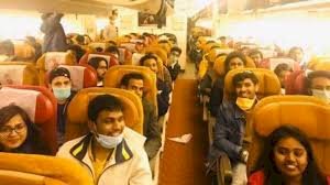 इटली में फंसे 263 भारतीय छात्रों को लेकर दिल्ली पहुंचा एयर इंडिया का विमान