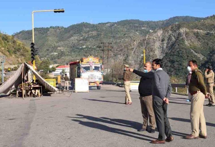 क्वारेनटाईन केंद्र पहुंचे डीसी बोले, सोशल मीडिया द्वारा फैलाई जा रही अफवाहों पर न दे ध्यान