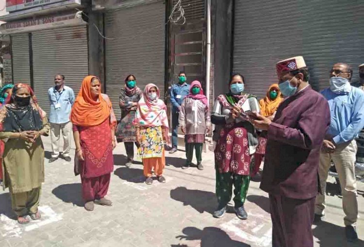 कर्फ्यू के चलते डा. बिंदल ने सुनी सफाई कर्मचारियों की समस्याएं