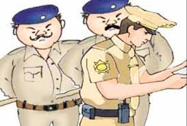 मास्क पहनने को कहा तो पुलिस कर्मियों से भिड़ गया युवक, एक जवान घायल 