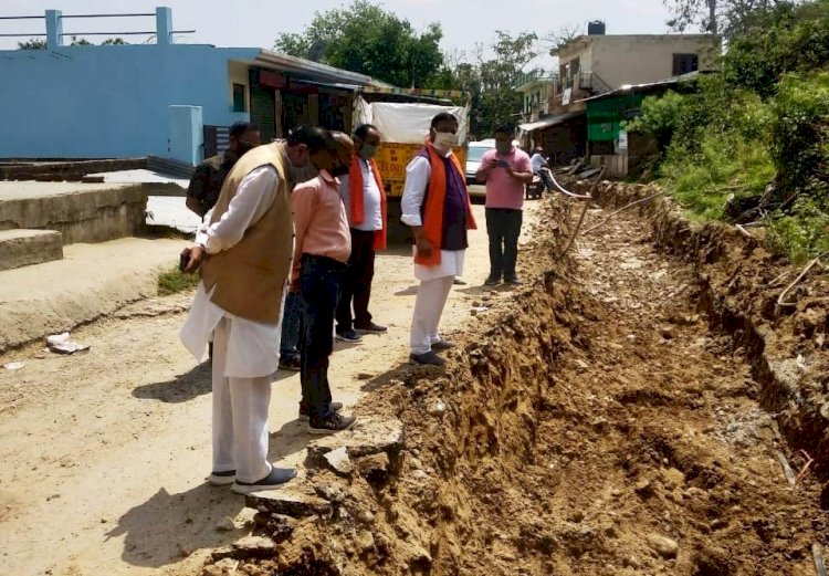 नाहन क्षेत्र में भाजपा ने बांटे 15 हजार सेनिटाईजर, 30 हजार फेस कवर : डा. बिन्दल