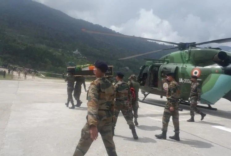 उत्तराखंड पहुंचे शहीद नायक शंकर और गोकर्ण के पार्थिव शरीर, गांव में मचा कोहराम