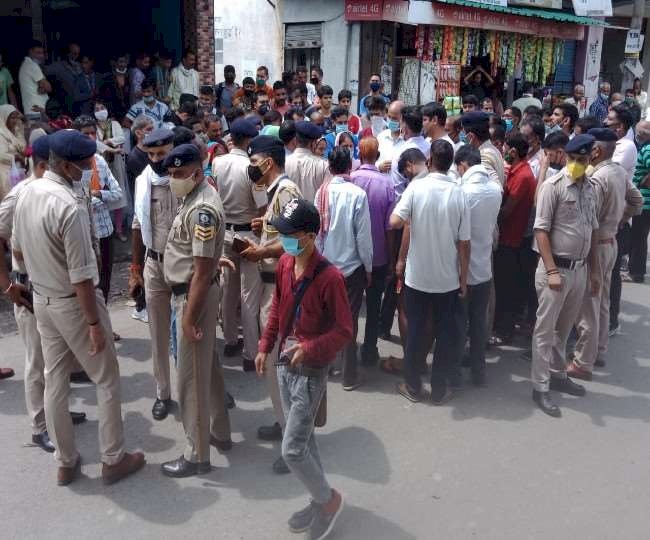 पुलिस चौकी के पास मिली वार्ड पंच की लाश, ग्रामीणों ने किया प्रदर्शन