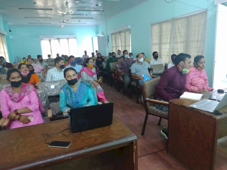 ग्रामीण विकास एवं पंचायती राज मंत्री ने किया चंबा उपमंडल के लाभार्थियों के साथ संवाद 