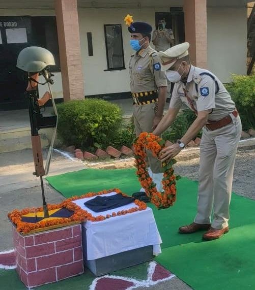 पुलिस बल शहीदी दिवस शहीद पुलिस के जवानों को दी श्रद्धांजलि