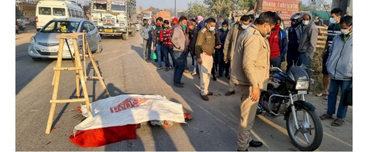 टिप्‍पर की चपेट में आने से दादी-पोते की मौत, वाहन में शाल उलझने से हुआ हादसा