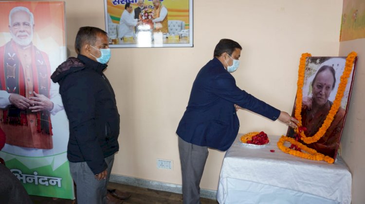 भाजपा नेताओं ने संतोष शैलजा को दी श्रद्धांजलि, पार्टी कार्यालय में शोक सभा