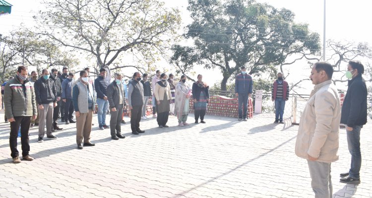 उपायुक्त कार्यालय परिसर में  शहीदो को दी श्रद्धांजलि