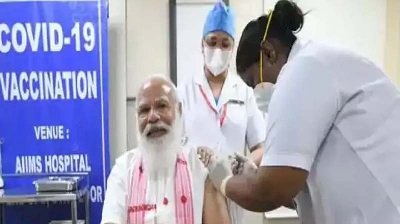 कोविड -19 से सुरक्षा के लिए प्रधानमंत्री नरेंद्र मोदी ने लगाई कोरोना वैक्सीन