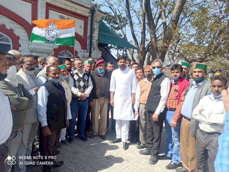 सरकार के खिलाफ सड़कों पर उत्तरी कांग्रेस , डीसी की मार्फत सीएम को भेजा ज्ञापन 