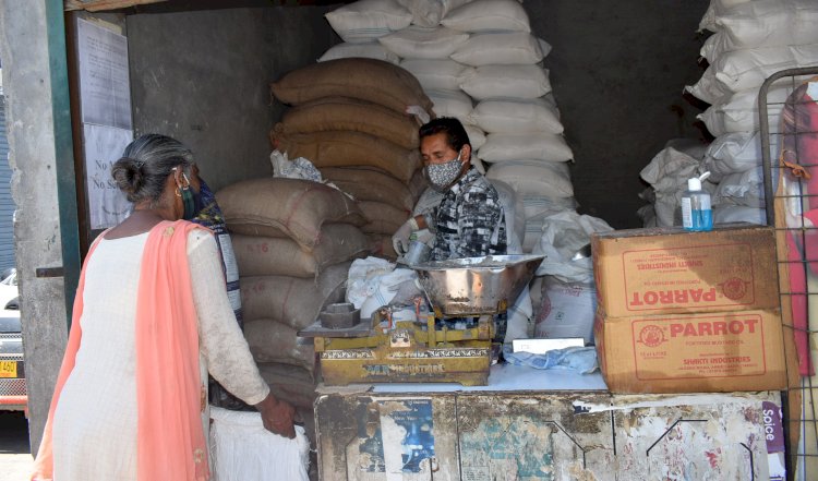 बीपीएल व अंतोदय परिवारों को सरकार दे रही निशुल्क चावल गेहूं, जिले में 261072  लोग हो रहे लाभान्वित : अरविंद शर्मा 