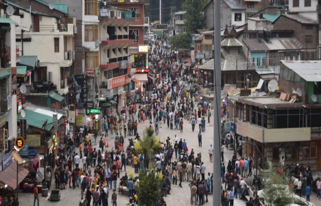 कोरोना छूट के बाद हिमाचल में उमड़ा सैलानियों का सैलाब , वीक एंड आये हजारों पर्यटक 