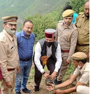 विधायक पवन नैयर ने पौधारोपण कर पर्यावरण संरक्षण का दिया संदेश