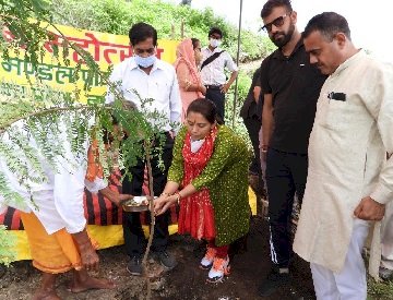 वन विभाग की और से आयोजित वन महोत्सव कार्यक्रम के तहत किया पौधरोपण : चौधरी