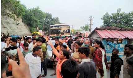 आधी रात को बैरियर पर धरने पर बैठे पंजाब के श्रद्धालु, प्रशासन के खिलाफ की नारेबाजी