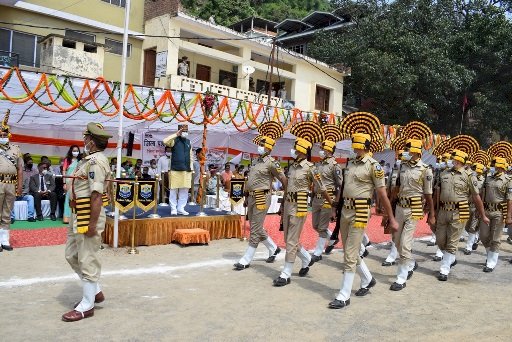 राजिन्द्र गर्ग ने स्वतन्त्रता दिवस समारोह की अध्यक्षता कर अर्की चौगान में फहराया तिरंगा