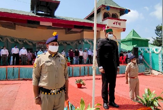 सोलन के ऐतिहासिक ठोडो मैदान में स्वतंत्रता दिवस समारोह हर्षोल्लास के साथ आयोजित