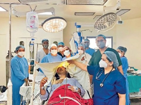 हिमाचल में पहली बार बिना बेहाेश किए मरीज के ब्रेन ट्यूमर का सफल ऑपरेशन