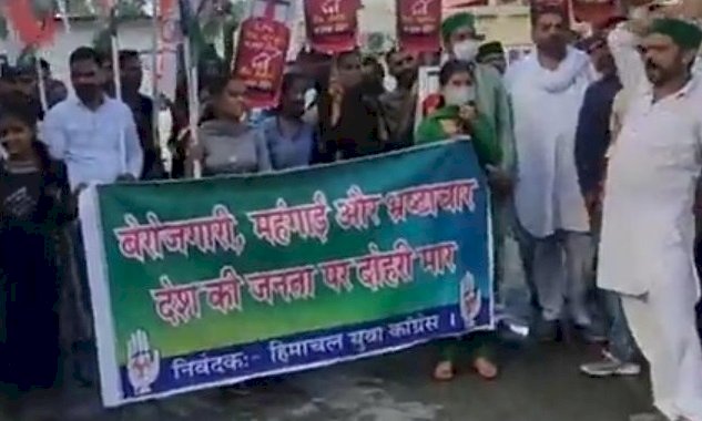 पांवटा साहिब में कांग्रेस पार्टी ने महंगाई व बेरोजगारी के खिलाफ की जोरदार नारेबाजी