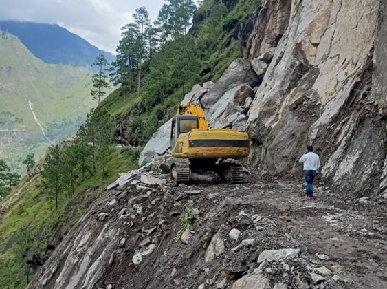 तीसरे दिन भी बंद रहा नेशनल हाईवे पांच, 72 घंटों से किन्नौर नहीं पहुंच रही आवश्यक सामग्री 