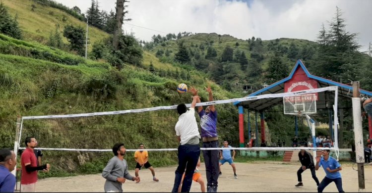 शिक्षा खण्ड नौहराधार के शिक्षकों ने की नई पहल, फिट इंडिया कार्यक्रम के तहत करवाई प्रतियोगिता