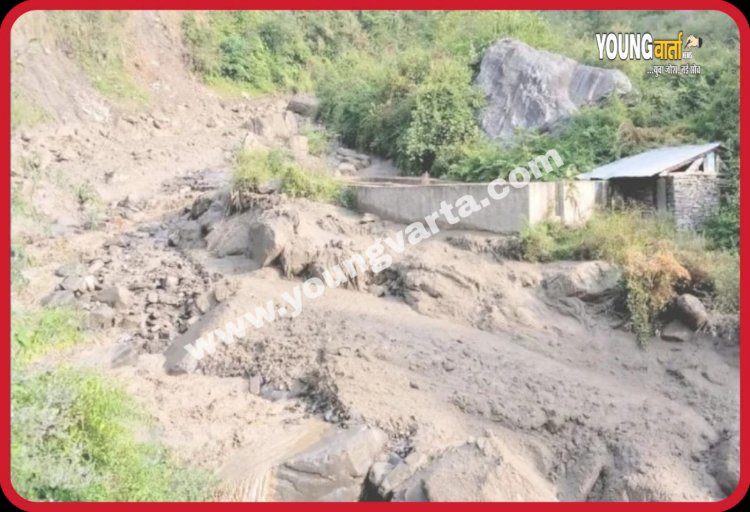 हिमाचल में बारिश का कहर : भरमौर में फटा बादल, बह गई लोक निर्माण विभाग की मशीनरी