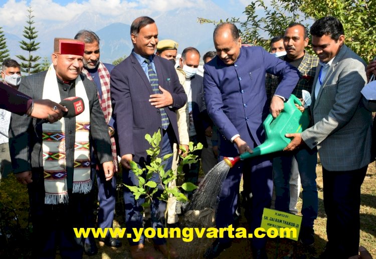 मुख्यमंत्री समेत नेता प्रतिपक्ष और विधायकों ने विधानसभा में किया पौधरोपण 