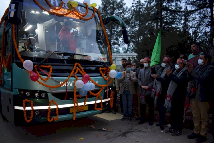 शिमला से वैष्णो देवी के लिए शुरू हुई बस सेवा , परिवहन मंत्री ने हरी झंडी दिखा कर किया रवाना 