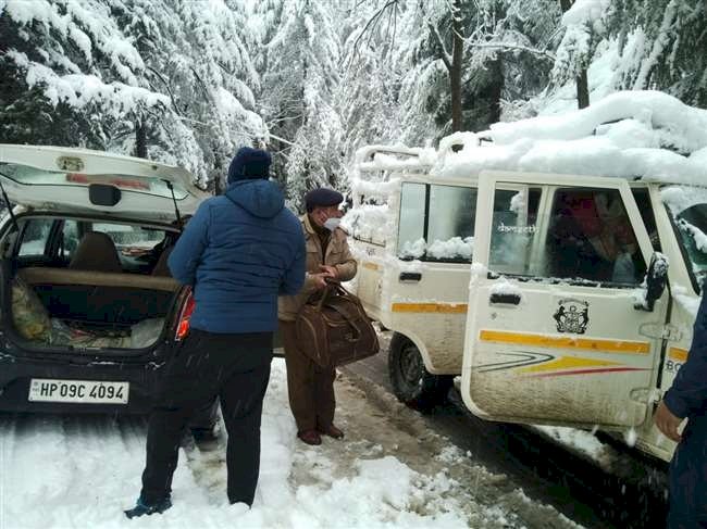 प्रसव पीड़ा से कराह रही महिला के लिए देवदूत बनी शिमला पुलिस ,भारी बर्फबारी के बीच किया रेस्‍क्‍यू