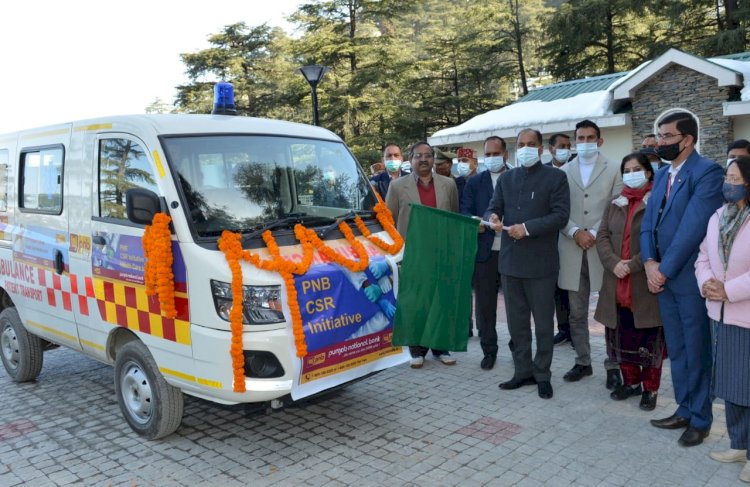 कुपवी क्षेत्र की जनता को मिली एम्बुलेंस सुविधा , मुख्यमंत्री ने हरी झंडी दिखाकर किया रवाना