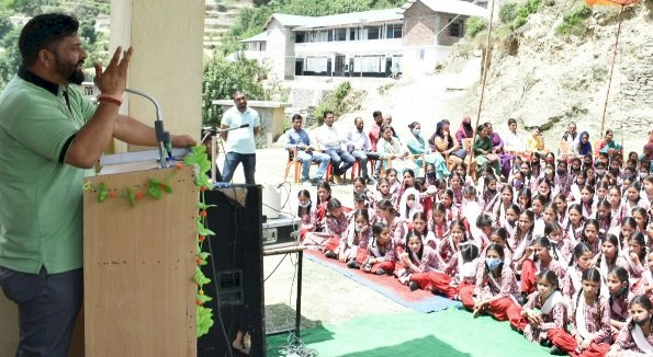 बहु आयामी गतिविधियों को अपनी दिनचर्या का हिस्सा बनाएं विद्यार्थी : डॉ हंसराज 