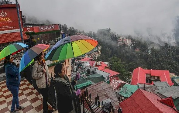 शिमला में समर फेस्टिवल के लिए स्टॉल लगाने के विरोध में कारोबारी व पूर्व पार्षद पहुंचे डीसी ऑफिस