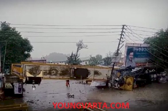 गुरू द्वारा साहिब के सामने तेज़ तूफ़ान के चलते बड़ा गेट गिरा, कोई जानी नुकसान नहीं 