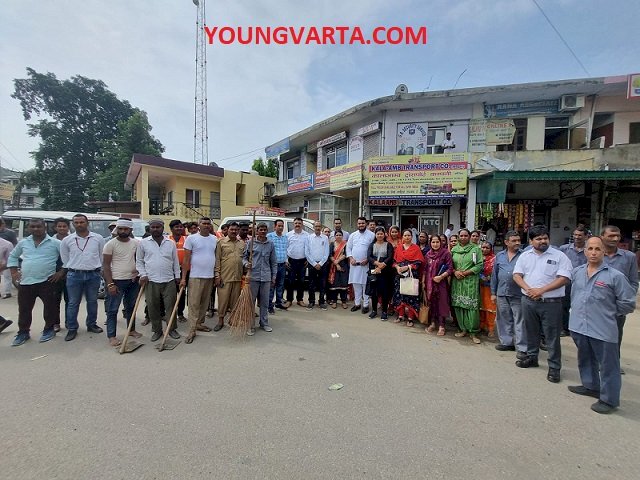 विश्व प्रकृति संरक्षण दिवस पर कालाअम्ब में चलाया स्वच्छता अभियान 