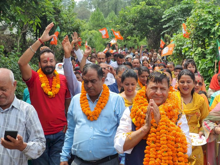 बनोग धारक्यारी को दशक बाद मिलेगी सड़क , डा. राजीव बिंदल किया निर्माण कार्य का शुभारंभ 