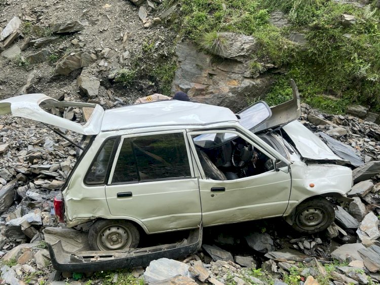 हरिपुरधार रनवा मार्ग पर कार दुर्घटनाग्रस्त, हादसे में एक व्यक्ति की मौत