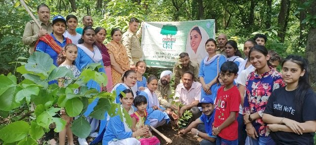 संत निरंकारी मंडल नाहन ने ONENESS वन के तहत नेचर पार्क में किया पौधारोपण