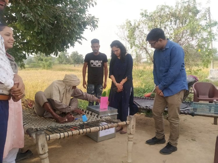 ज़िला निर्वाचन अधिकारी ने पोस्टल बैलेट से मत एकत्रण प्रक्रिया का किया औचक निरीक्षण