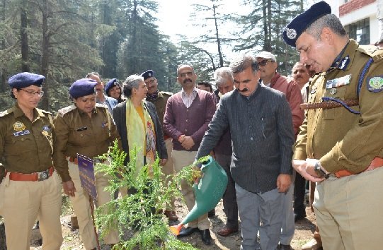 सीएम ने अंतरराष्ट्रीय महिला दिवस के उपलक्ष्य में राज्य सतर्कता ब्यूरो के पौधरोपण अभियान का किया शुभारंभ  