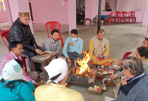 सैंकड़ों श्रद्धालुओं ने ग्रहण किया भंडारे का प्रसाद, टीबी वार्ड के शिव मंदिर कमेटी ने किया आयोजन 