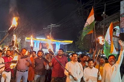 युवा कांग्रेस ने निकाला मशाल जुलूस,राहुल गांधी की सदस्यता रद्द करने का जताया विरोध