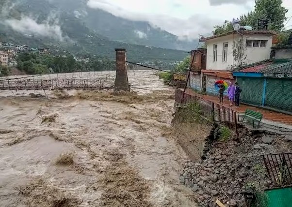 खुलासा : प्रदेश में नदी-नालों के किनारे बेतरतीब निर्माण और अवैध खनन बना तबाही का कारण